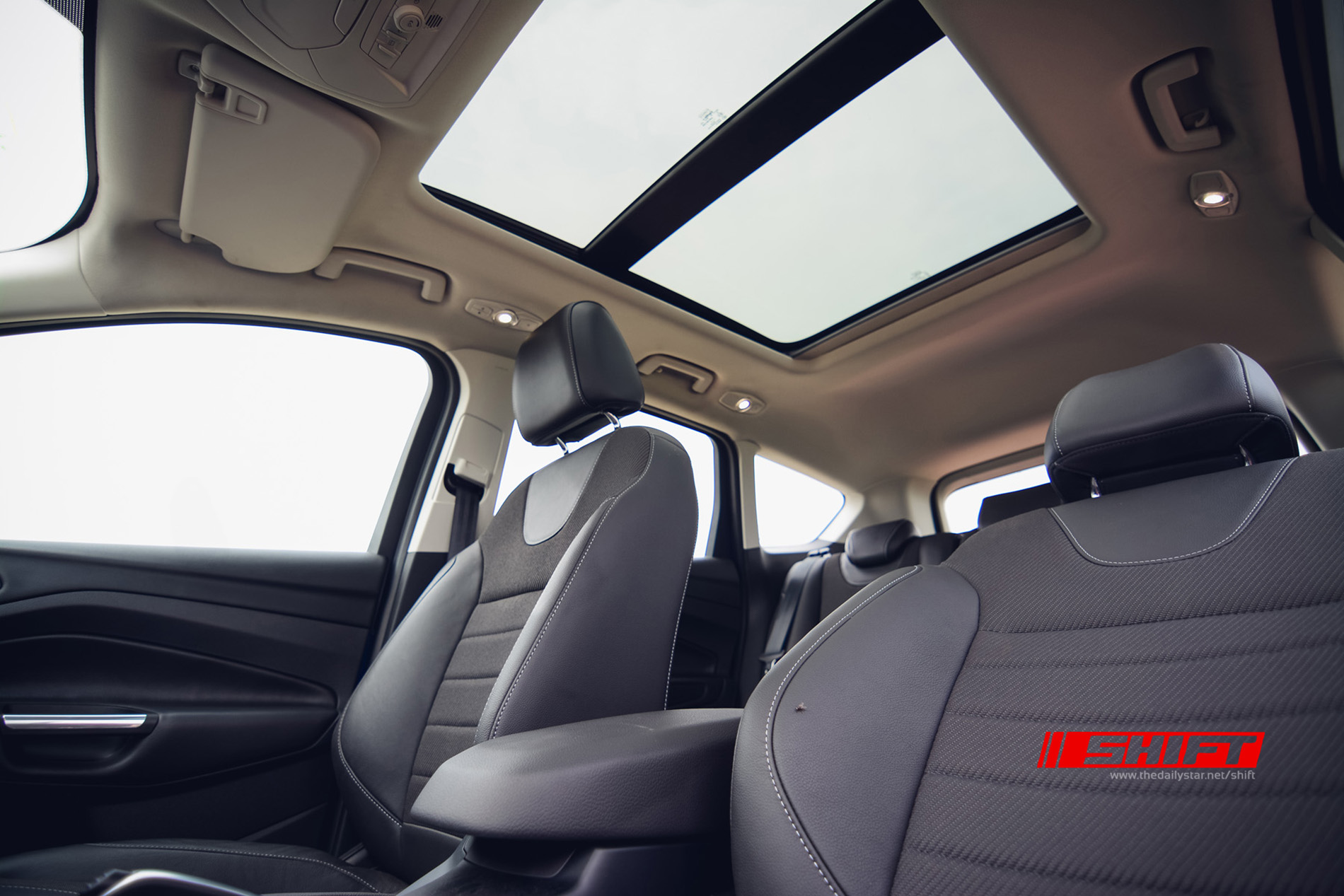 Ford Escape panoramic roof