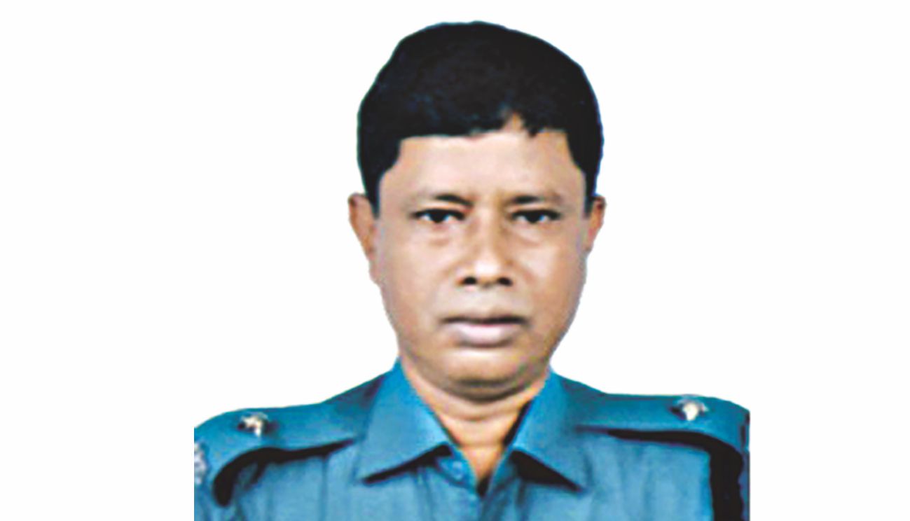 Shot during raid, inspector dies