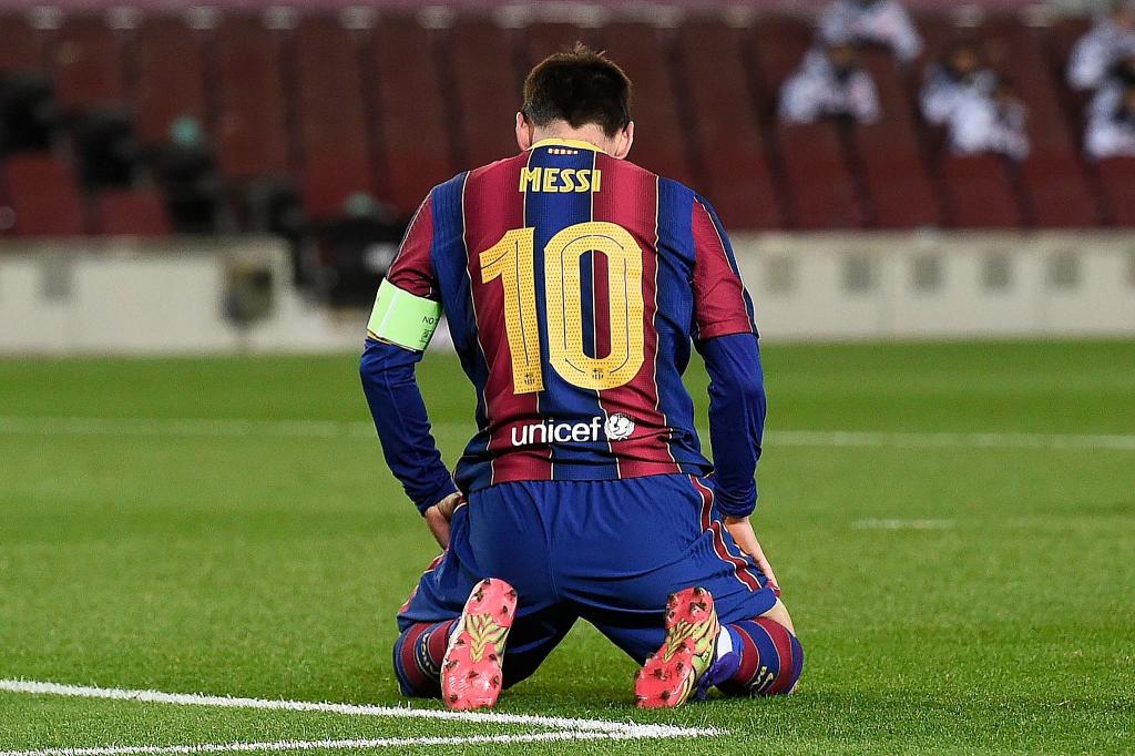 leo-messi-se-lamenta-tras-una-ocasion-fallada-en-el-el-barcelona-juventus-de-la-jornada-6-de-la-fase-de-grupos-de-la-champions-20-21-afp.jpg