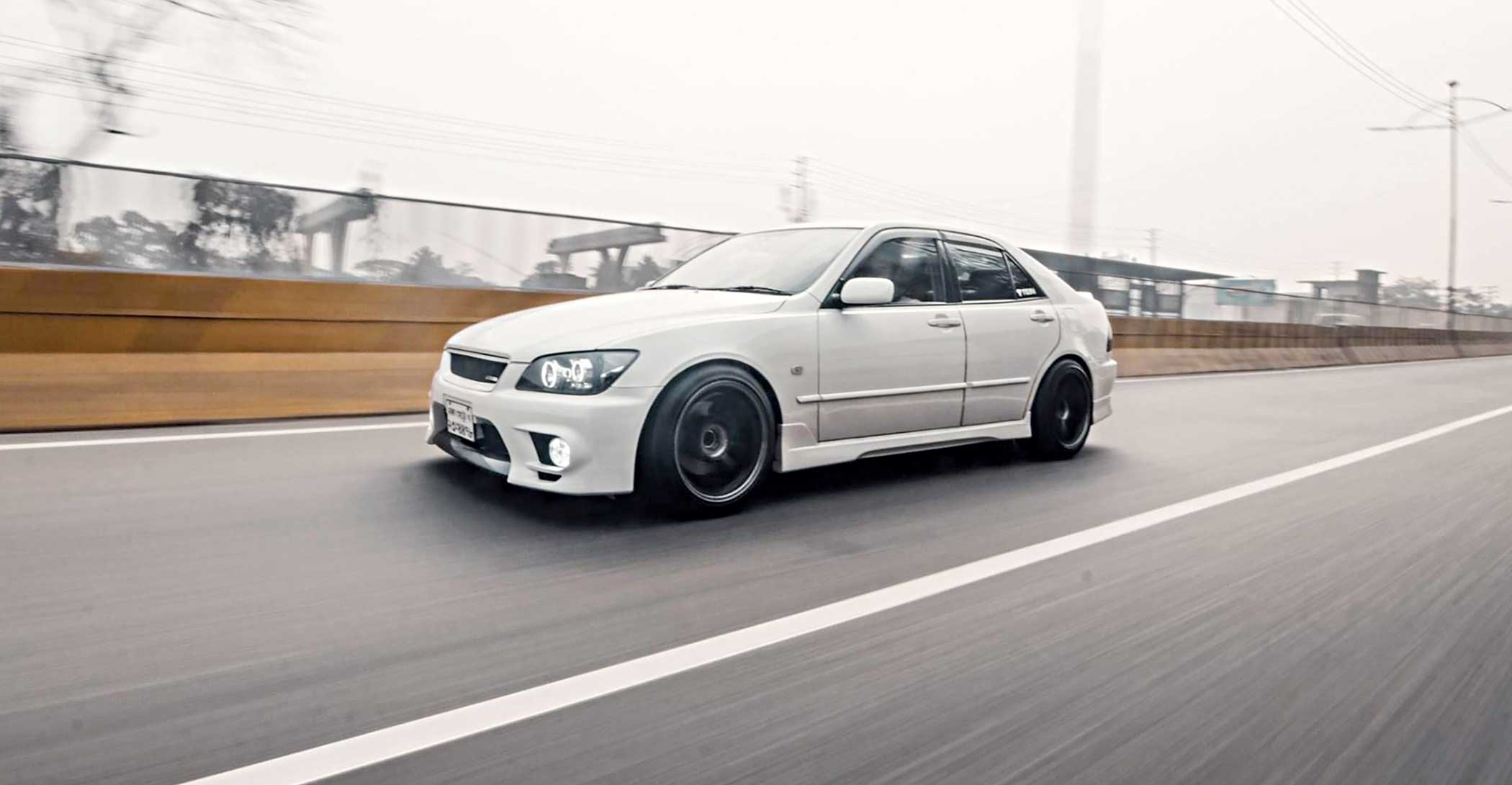 toyota-altezza1.jpg