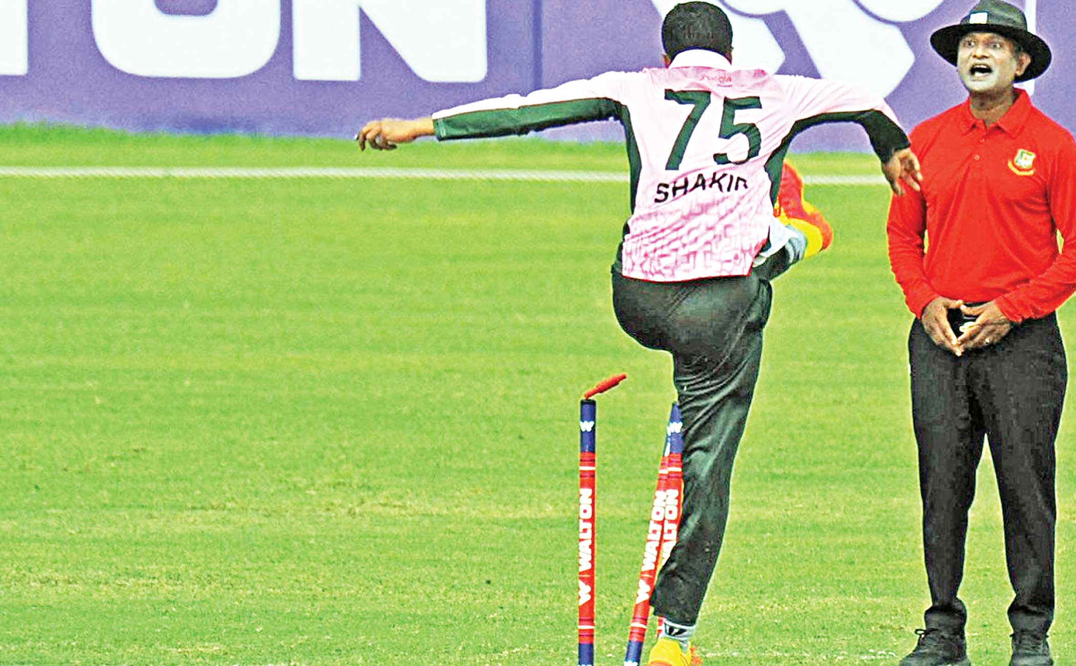 shakib-kicks-stumps.jpg