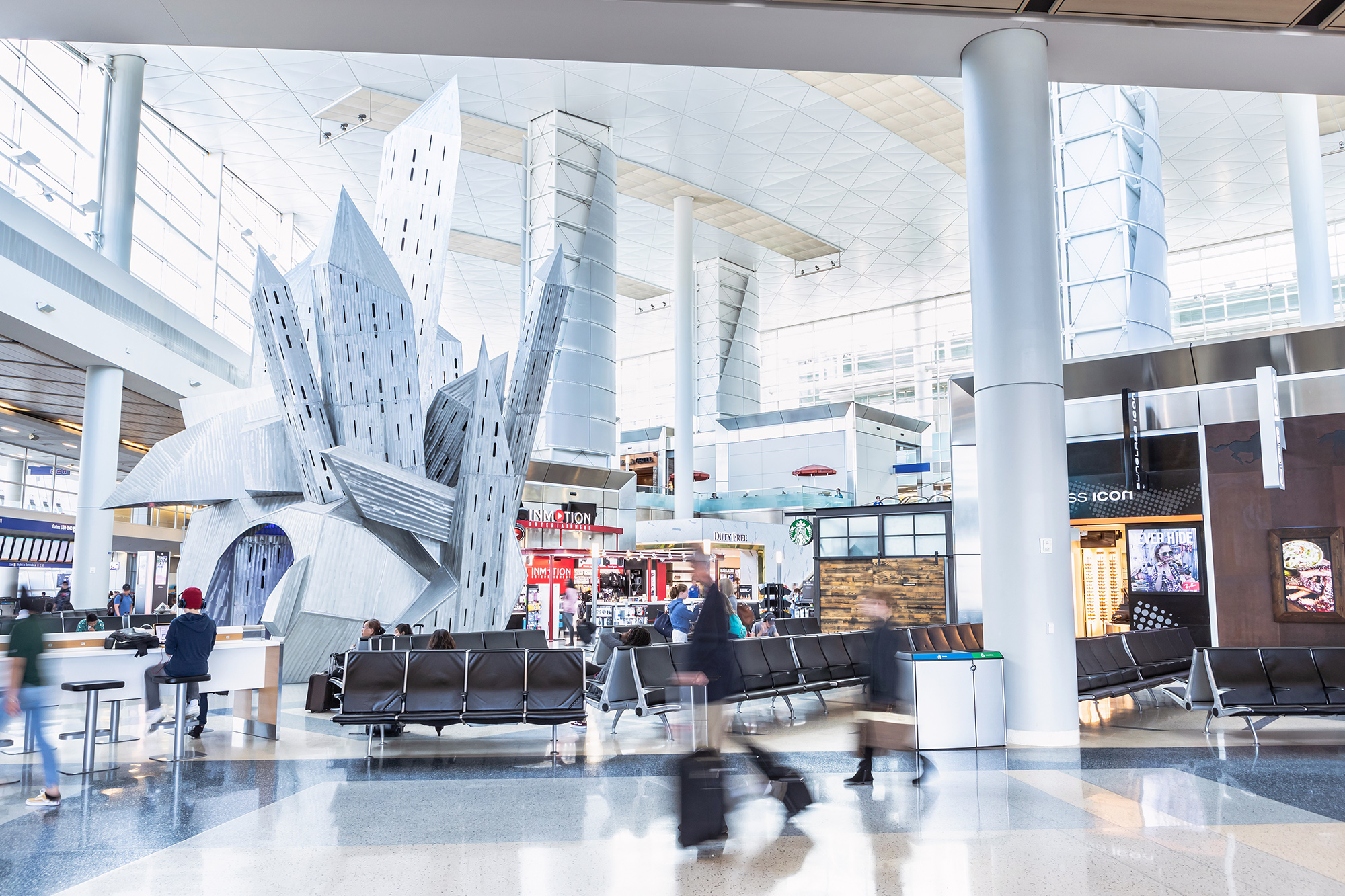Which are the 10 biggest airports in the world?