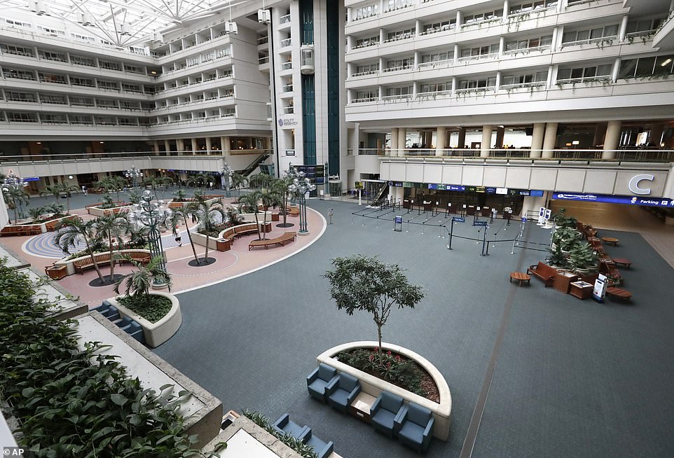 Which are the 10 biggest airports in the world?