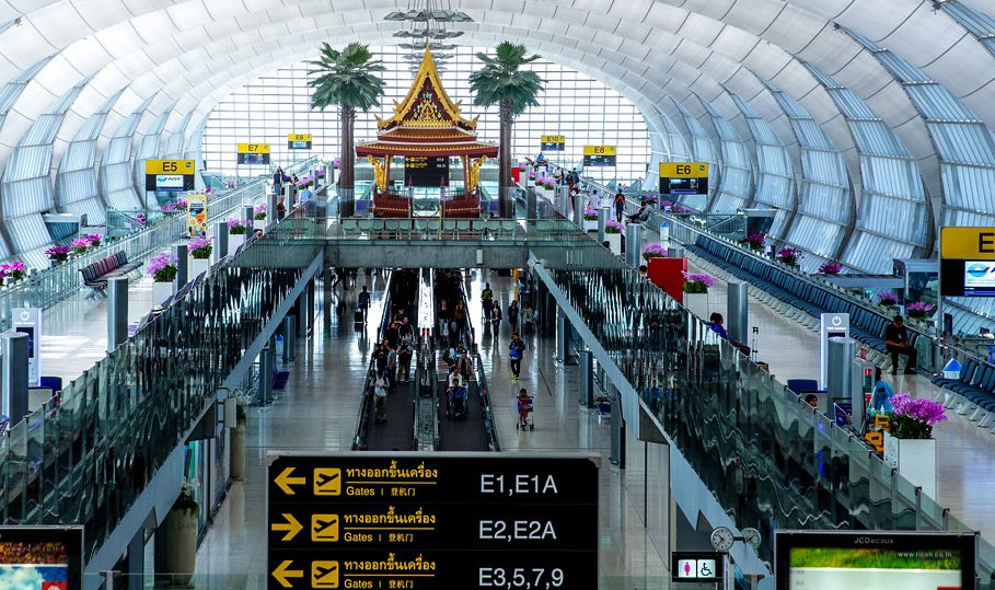 Which are the 10 biggest airports in the world?