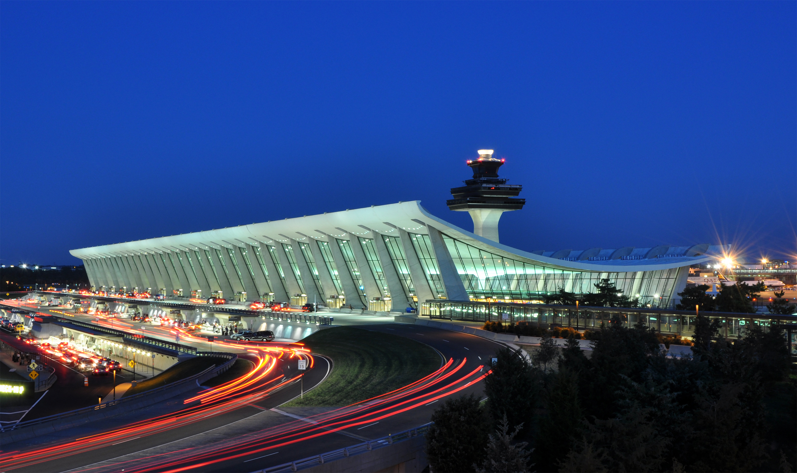 Which are the 10 biggest airports in the world?