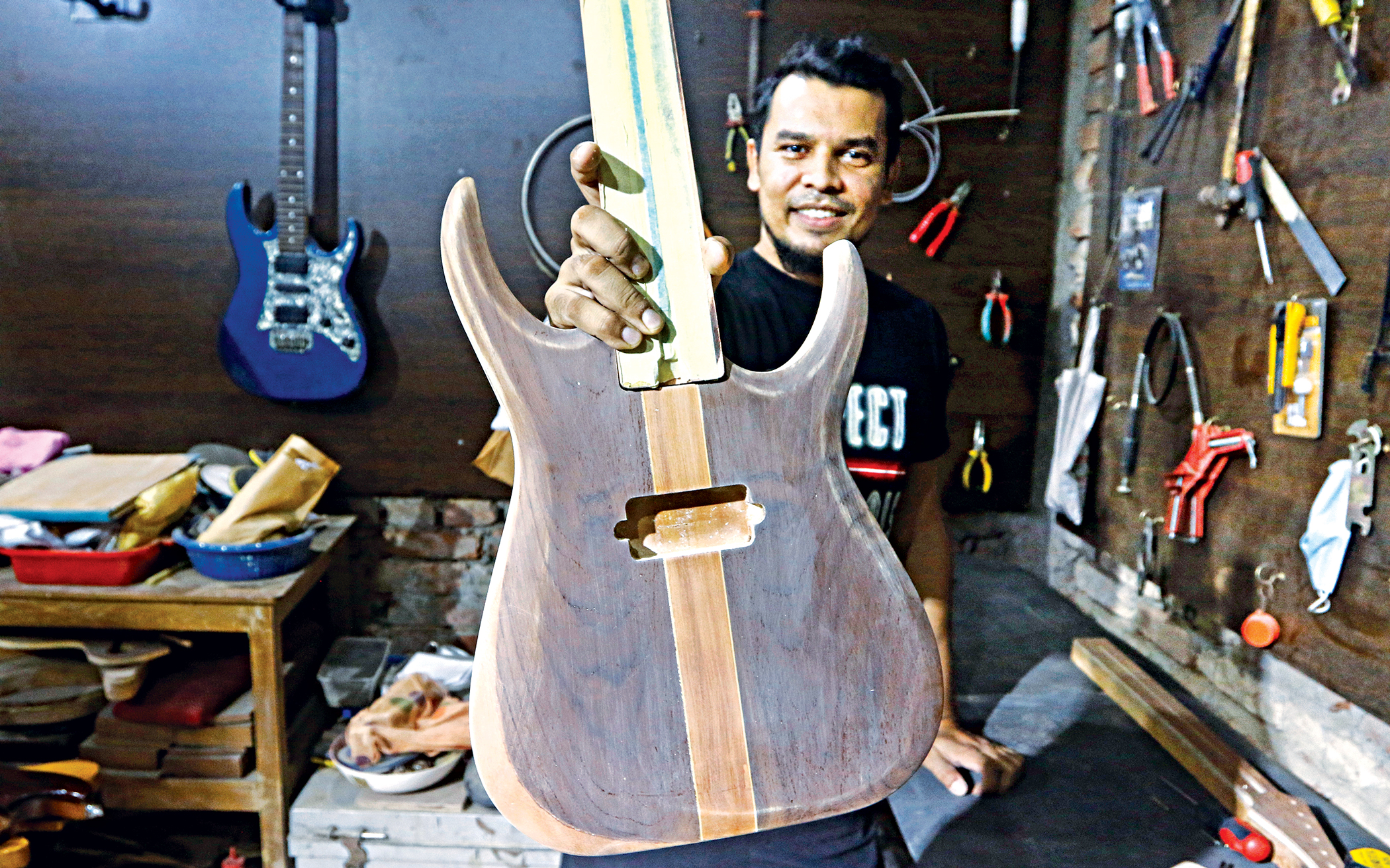 guiter3.jpg