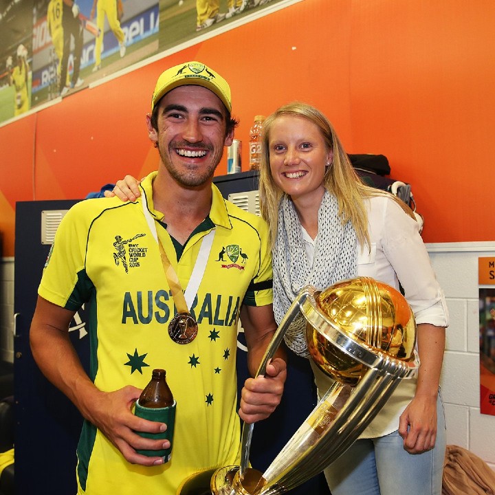 healy_with_starc_at_2021_t20_wc.jpg