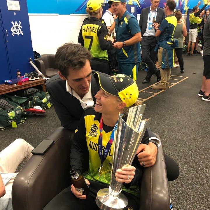 starc_healy_2020_t20_wc.jpg