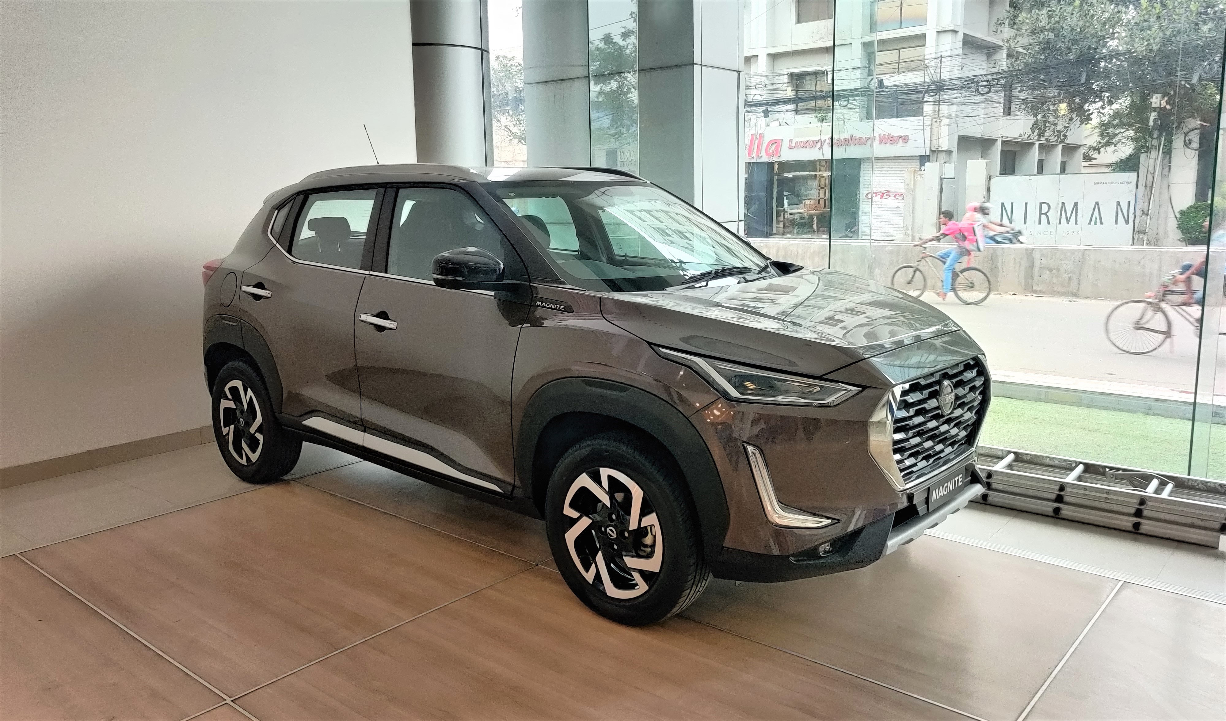 nissan_magnite_black.jpg