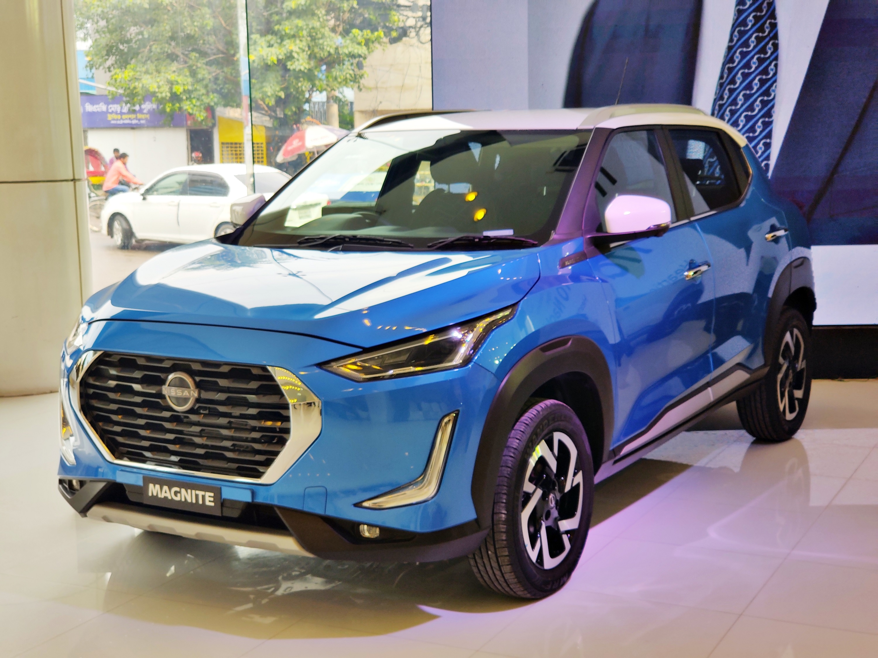 nissan_magnite_blue_0.jpg