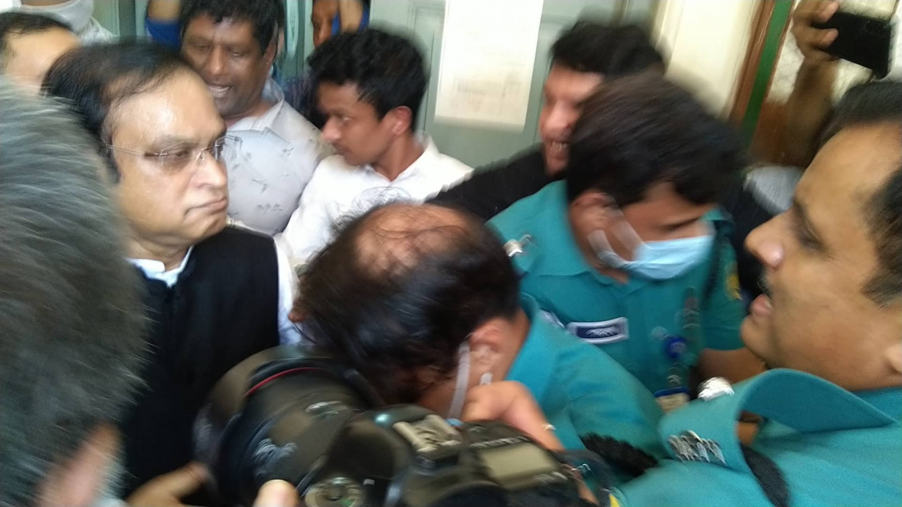 Haji Salim surrenders in court, sent to jail