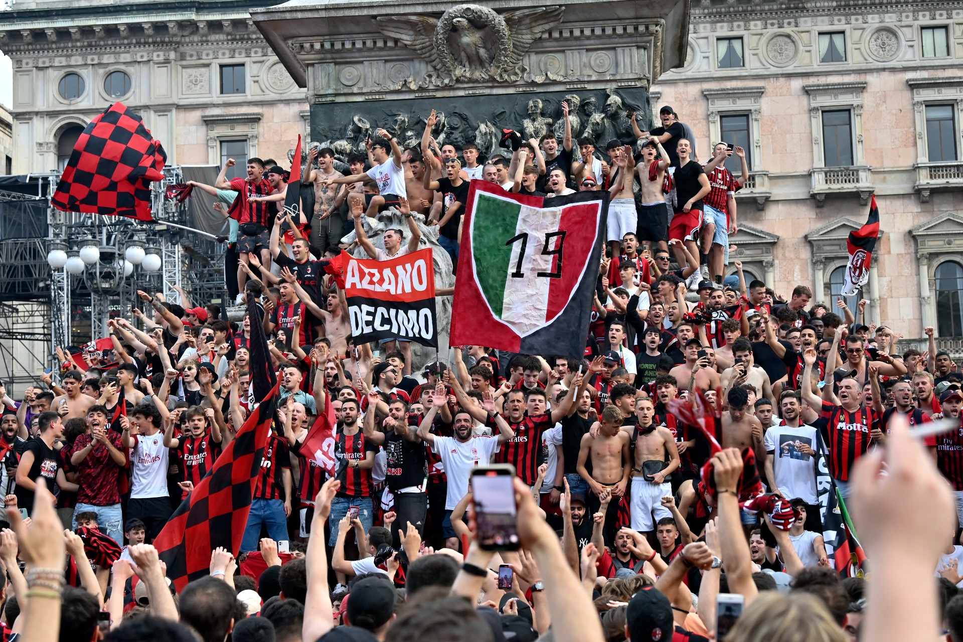 ac_milan_fans.jpg