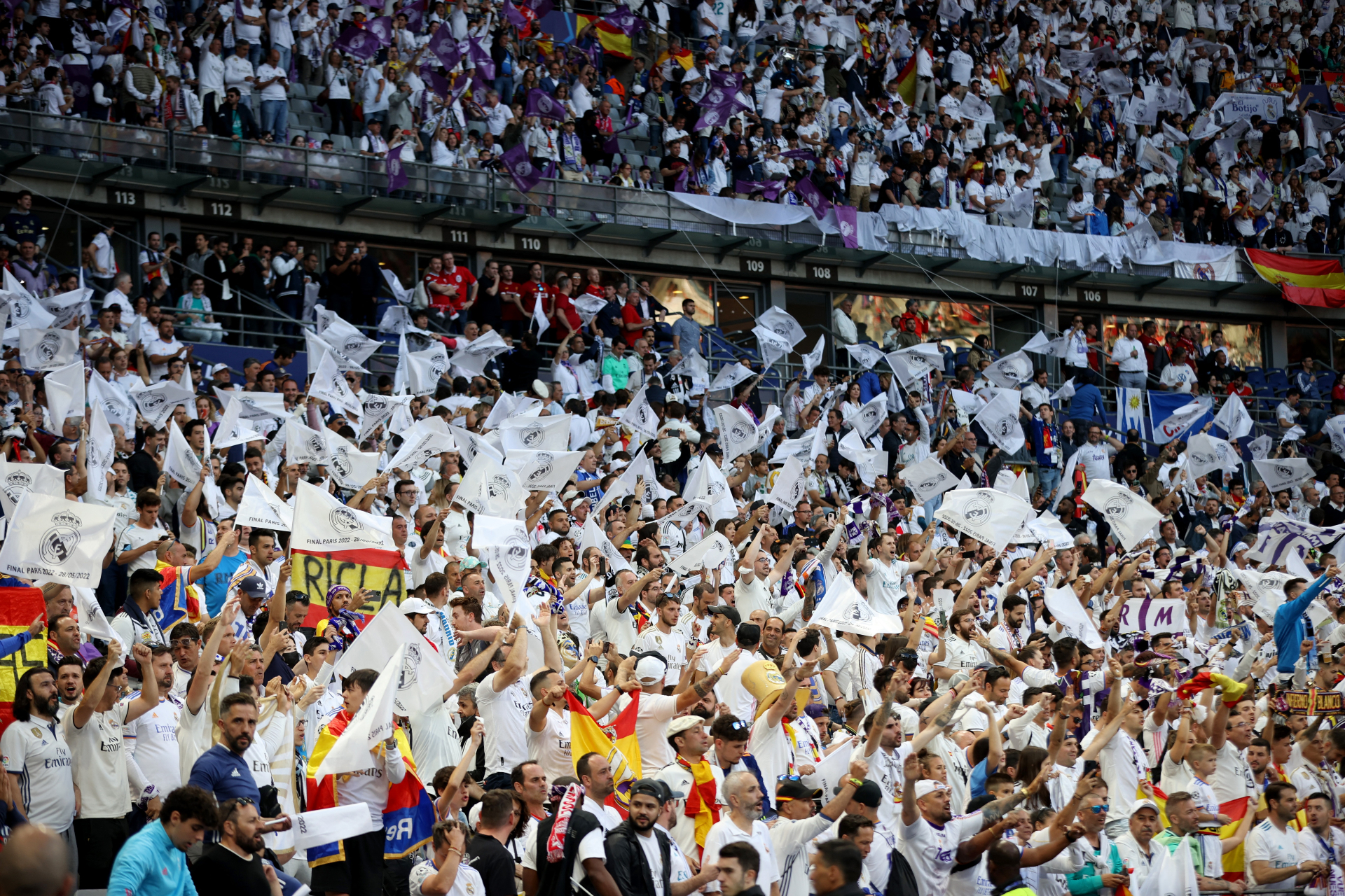 real_madrid_fans_in_paris.jpg