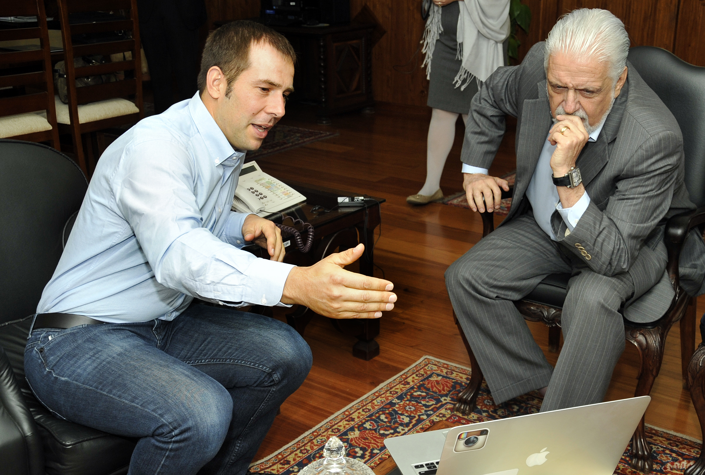 recebe_em_audiencia_o_vice-presidente_executivo_mundial_do_facebook_sr._javier_olivan._20129350468.jpg