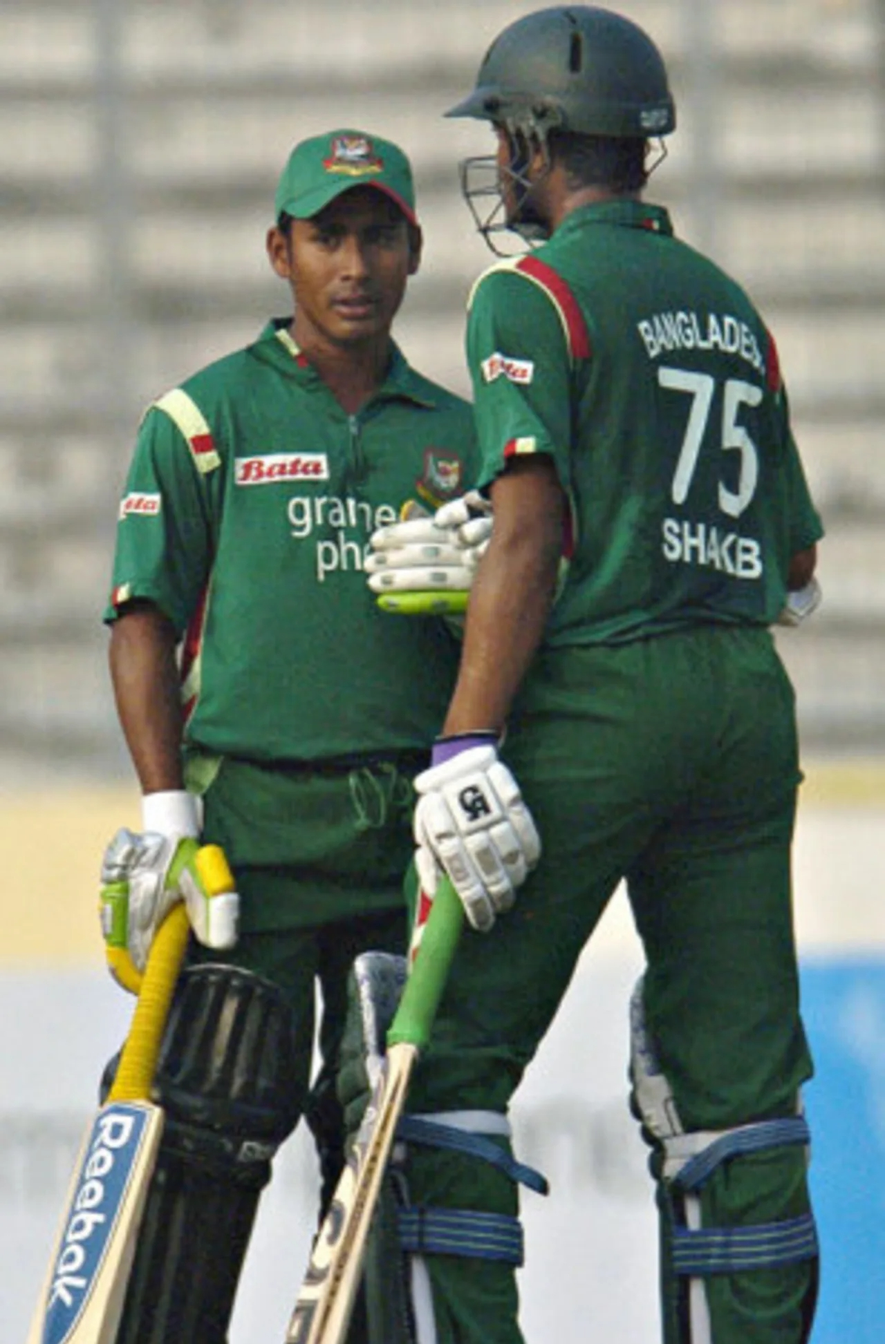 shakib_ashraful_2nd_odi.jpg