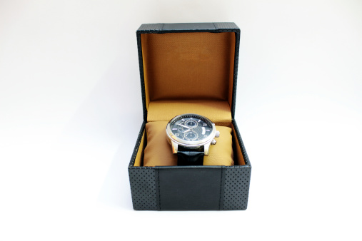 watch-in-a-gift-box-picture-id483561513.jpg