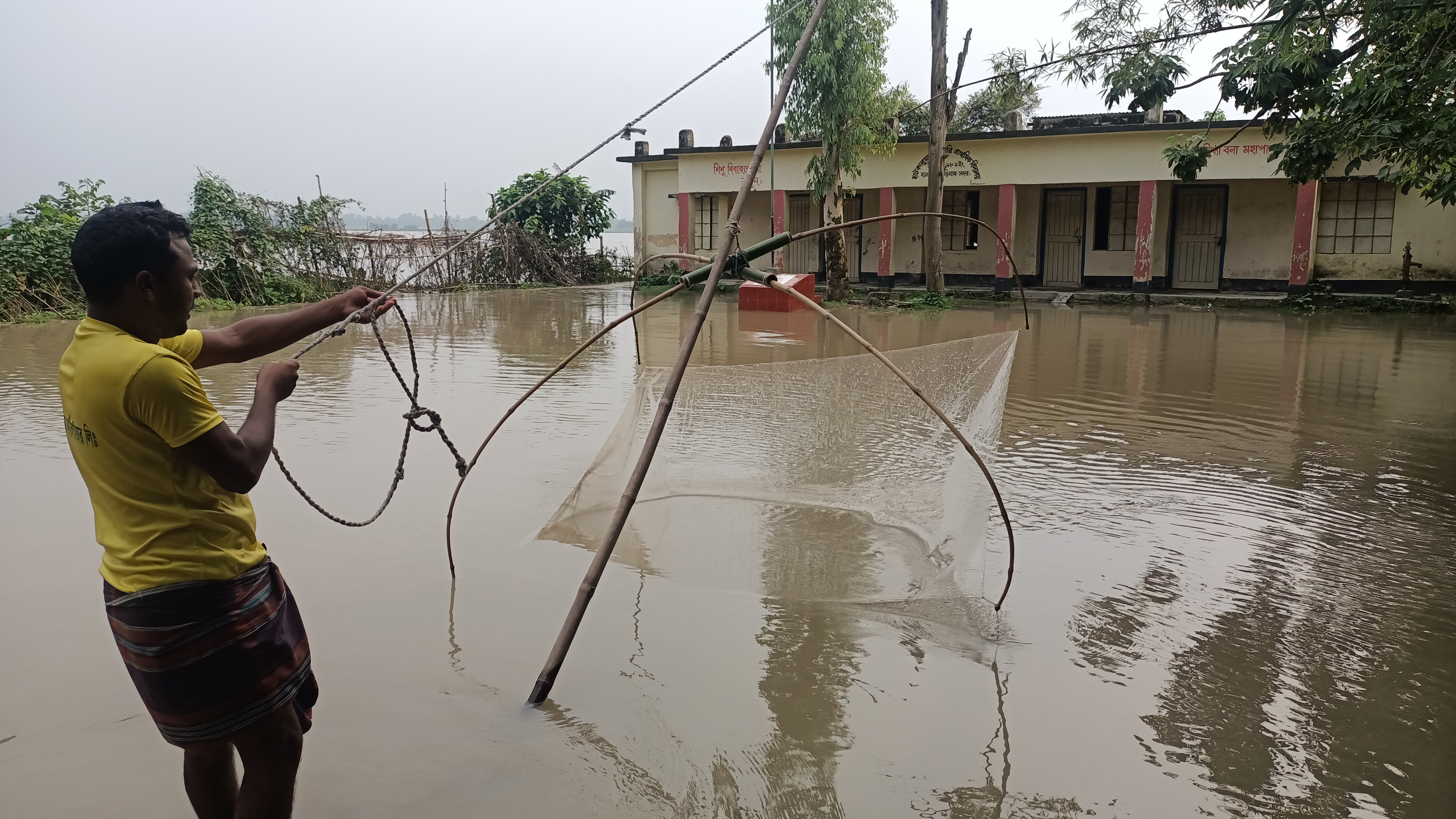 Flood halts academic activities at 337 schools, colleges in Kurigram and Lalmonirhat