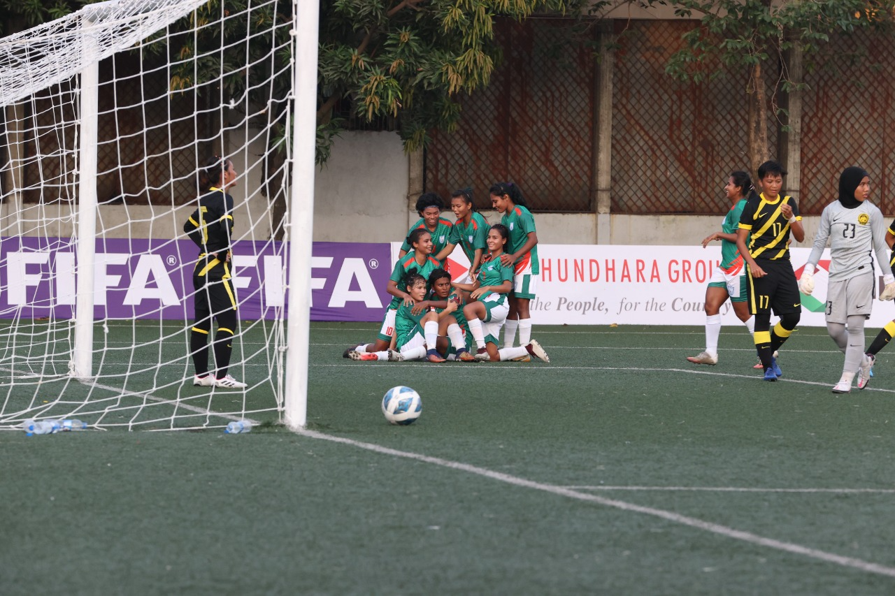 women_football_goal_celeb_0.png