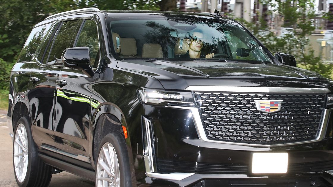 'Sunday the king plays'