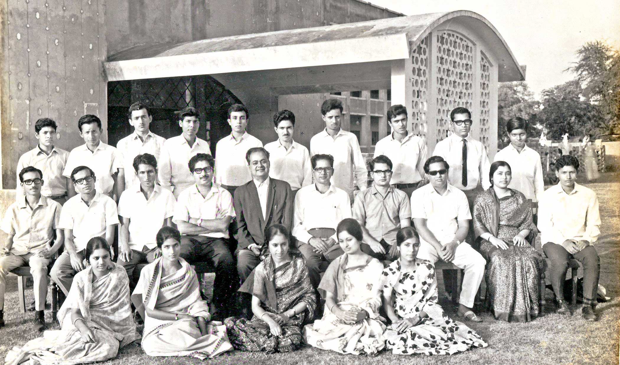 nazmul-new-dhaka-unv-1967-68.jpg