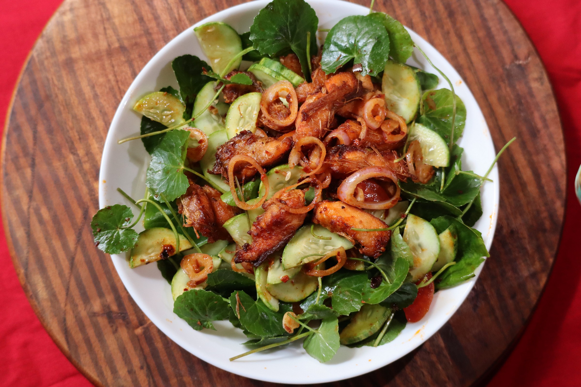 ASIAN STYLE CRISPY FISH SALAD 