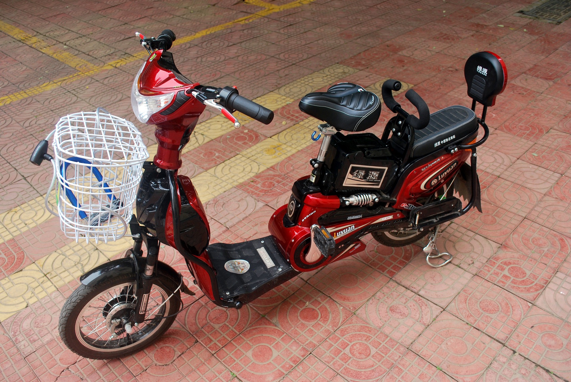 moped-19377_1920.jpg