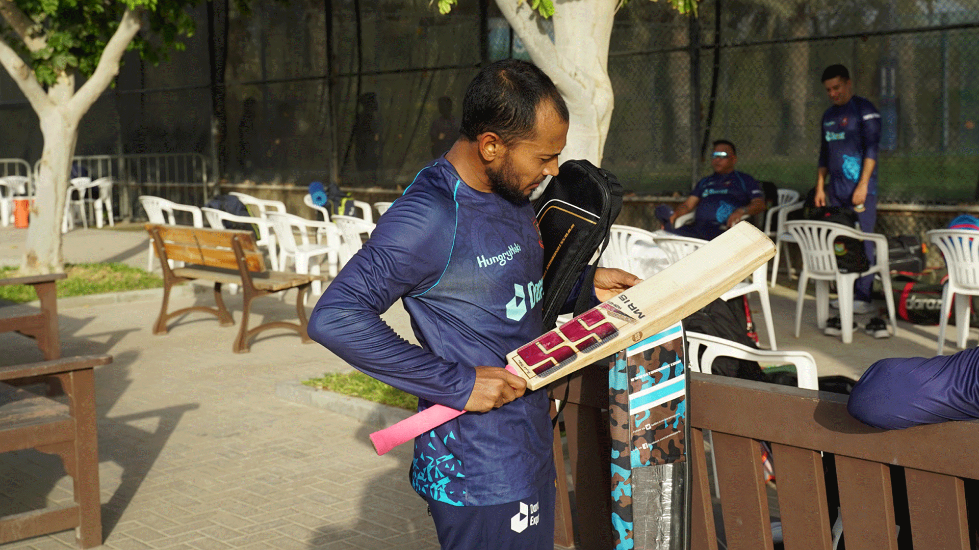 mushfiqur-bat.gif