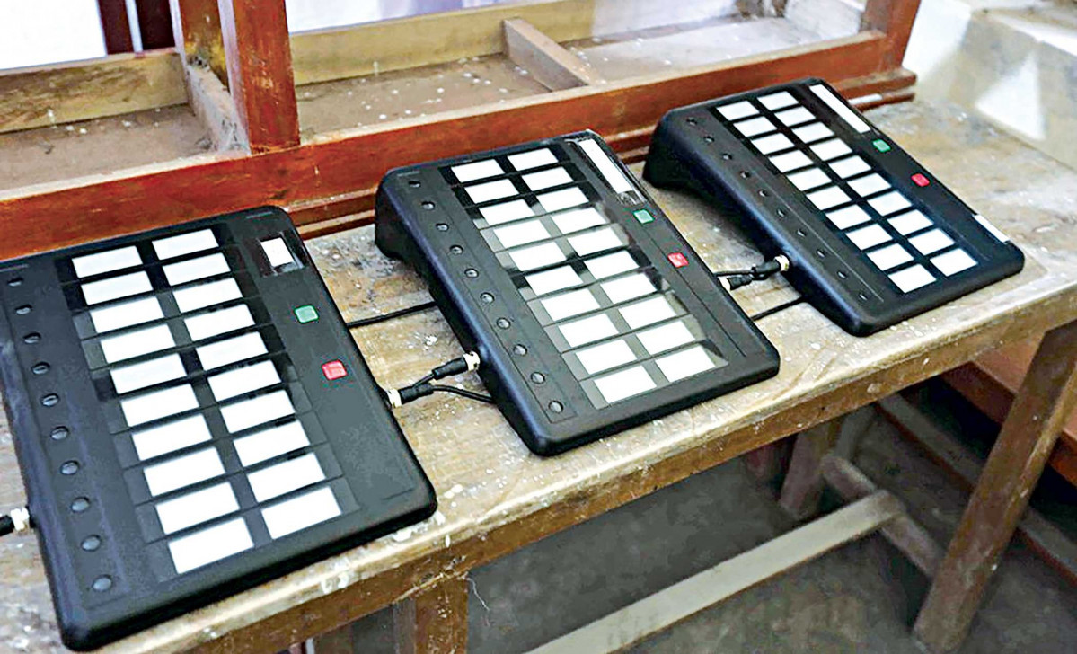 Govt suspends purchase of 2 lakh EVMs