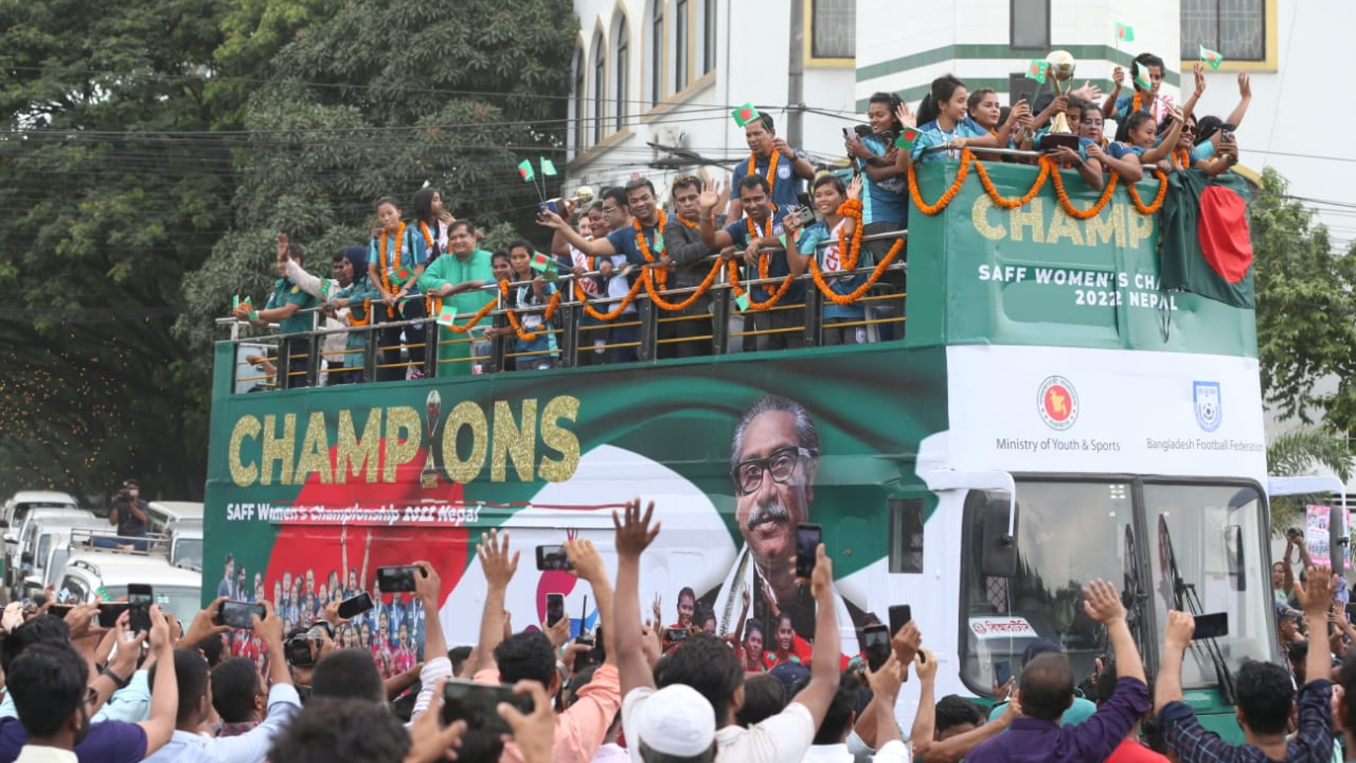 footballers_on_open-top_bus.jpg