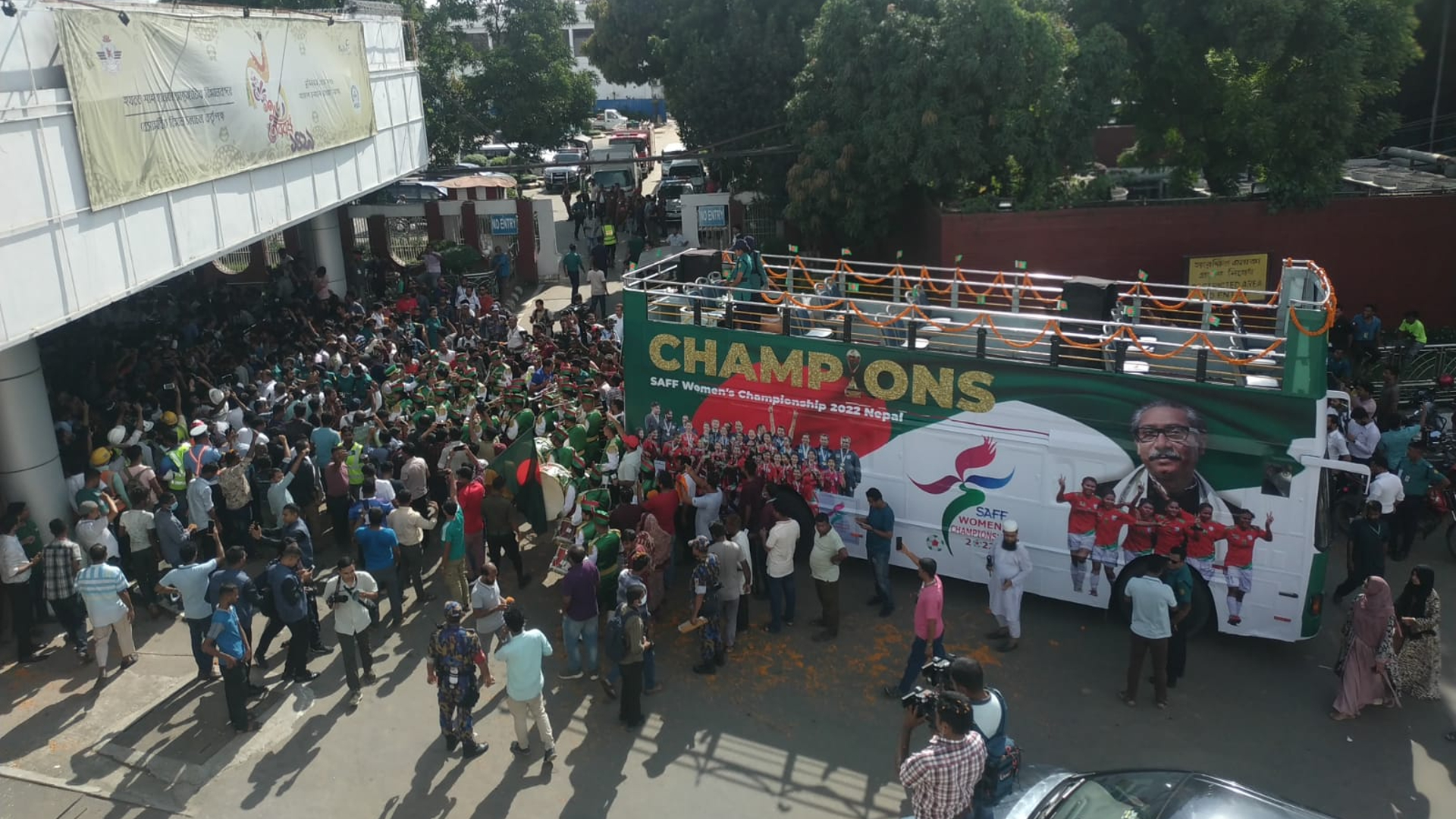 saff_champions_bus.jpg