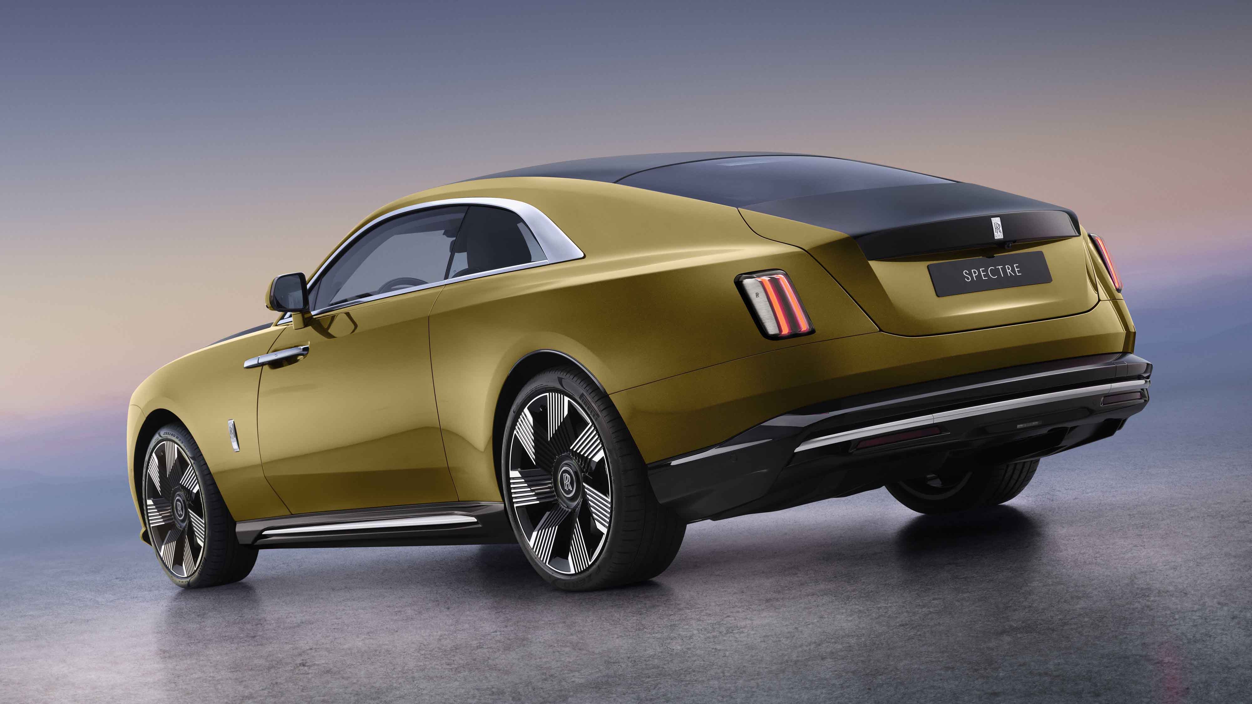 rolls_royce_spectre_back.jpg