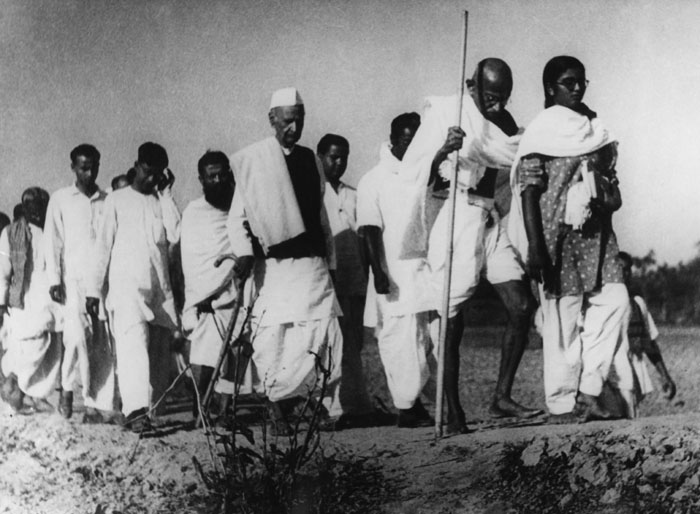 op_-_gandhi_in_noakhali_1946.jpg