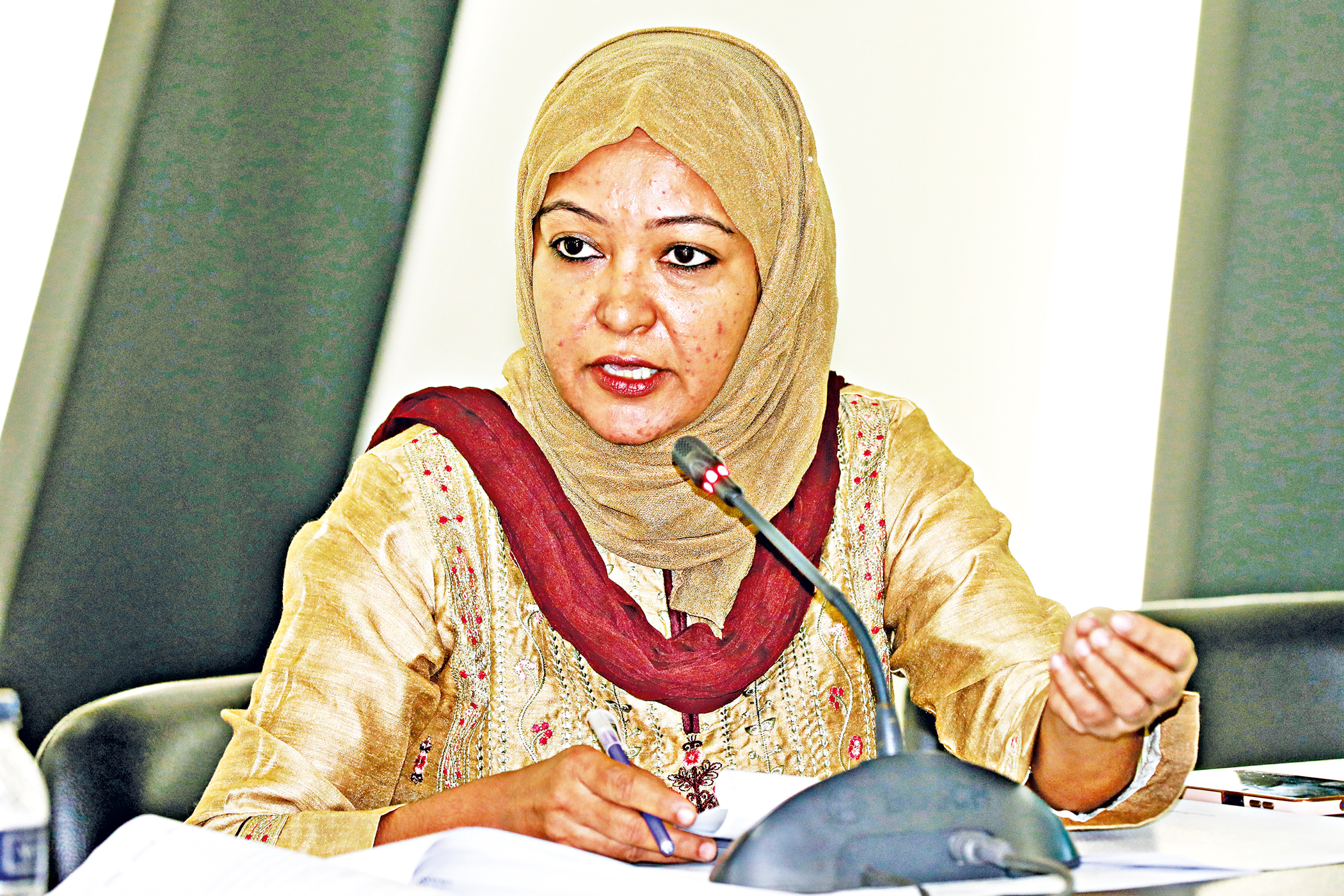 dr-nazneen-islam-khan.jpg
