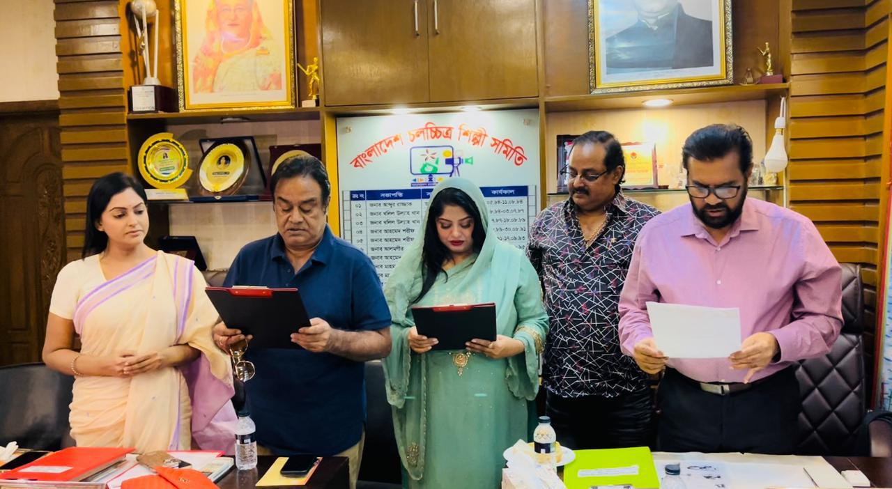 Moushumi, Dipjol take oath at Bangladesh Film Artistes Association