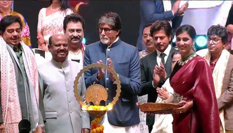 Chanchal Chowdhury shares the stage with Amitabh and SRK
