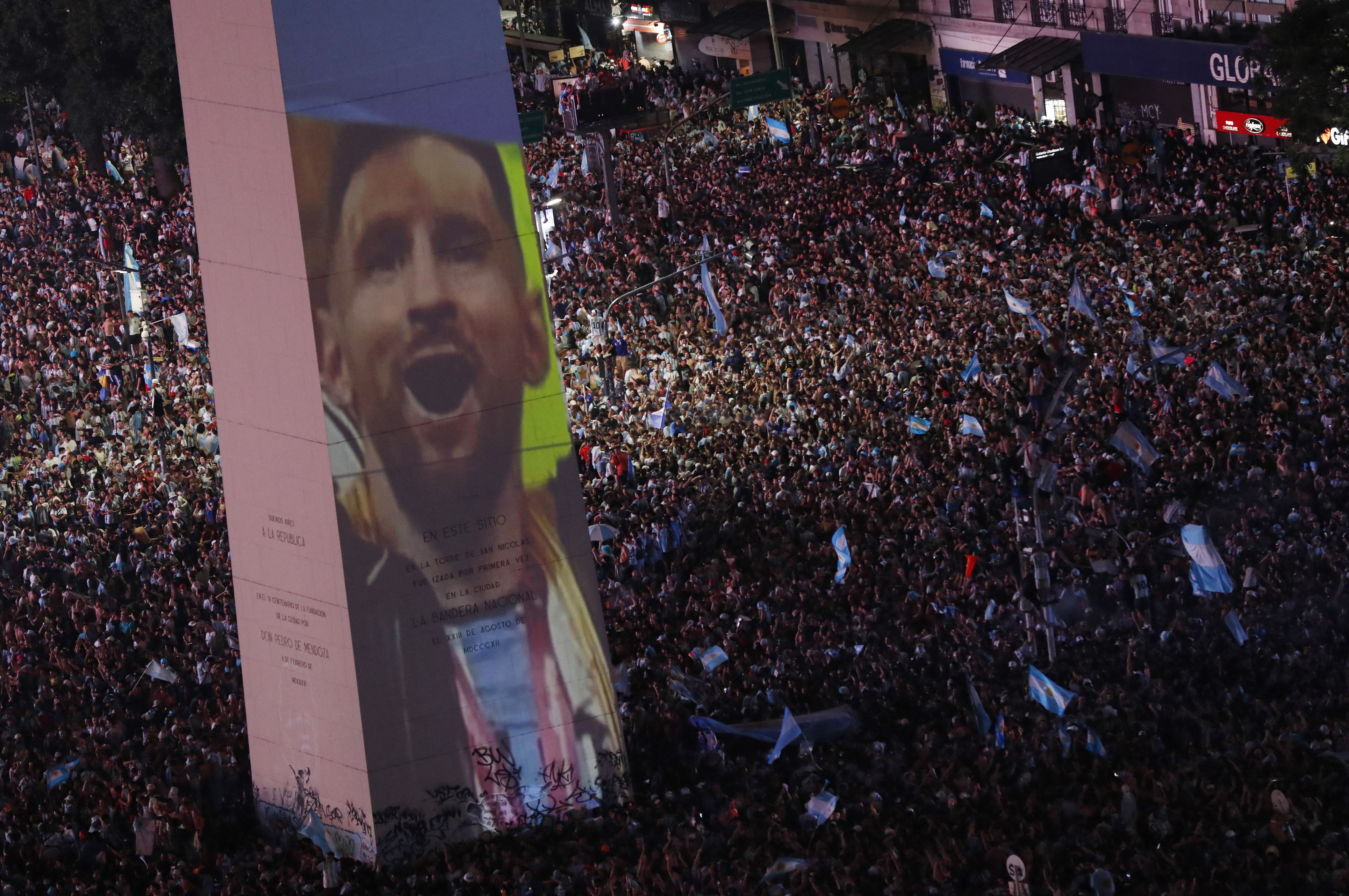 2022-12-18t235353z_1189875635_up1eici1udqy0_rtrmadp_3_soccer-worldcup-arg-fra-fans.jpg