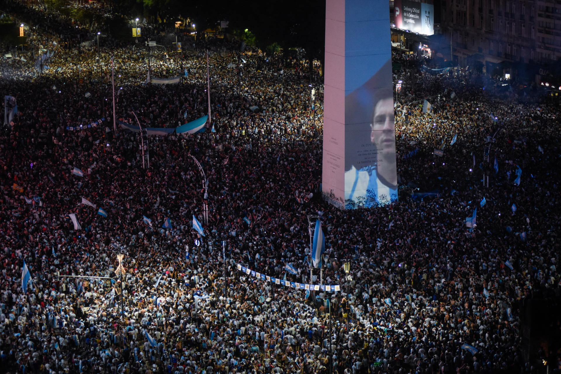 2022-12-19t003828z_2123771121_up1eicj01s1y5_rtrmadp_3_soccer-worldcup-arg-fra-fans.jpg