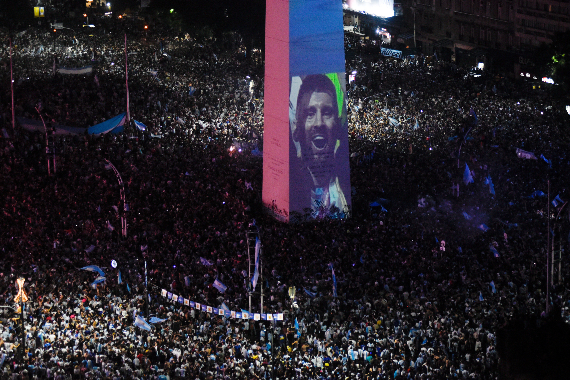 2022-12-19t004226z_1632847331_up1eicj01l7y4_rtrmadp_3_soccer-worldcup-arg-fra-fans.jpg