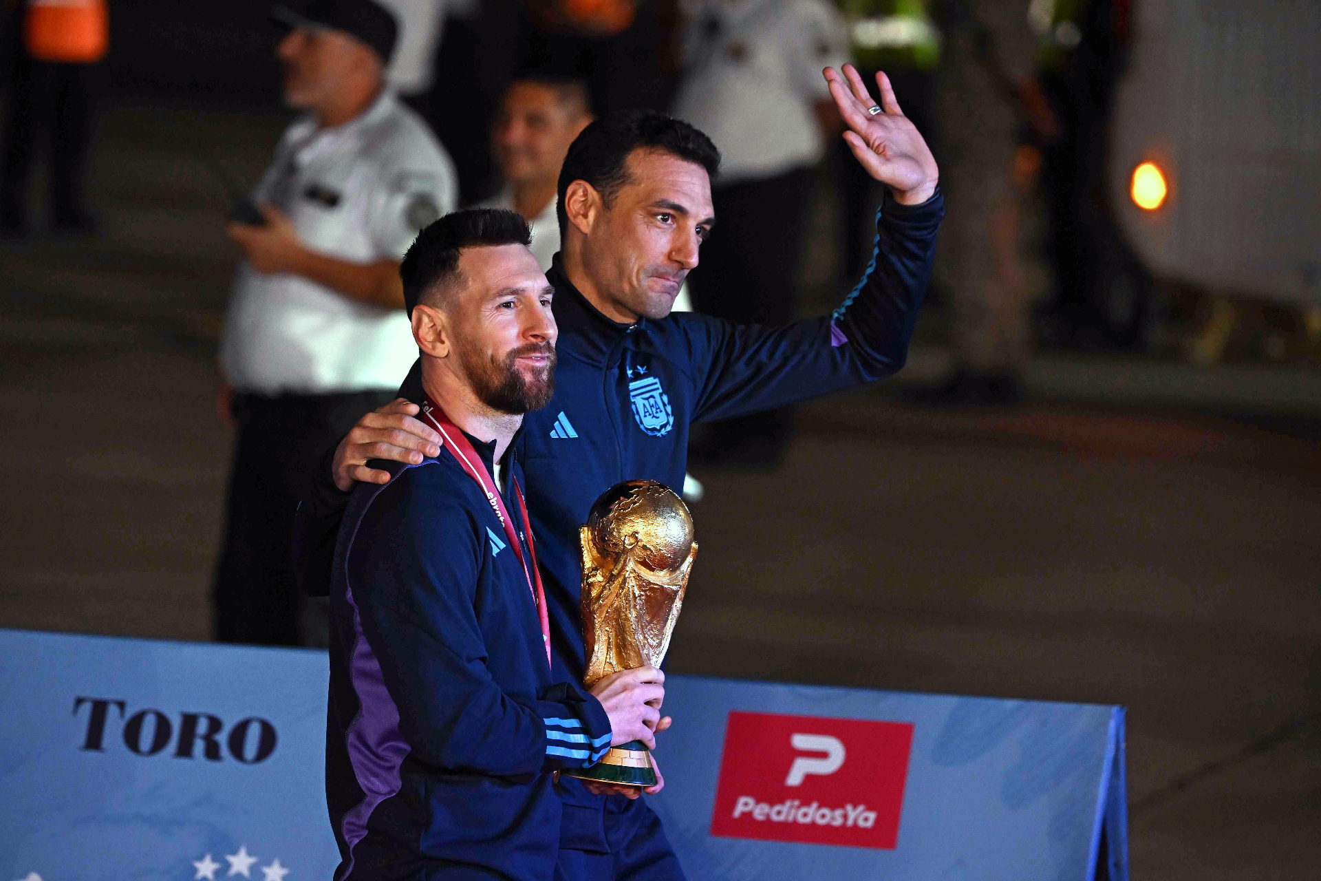Messi and Scaloni