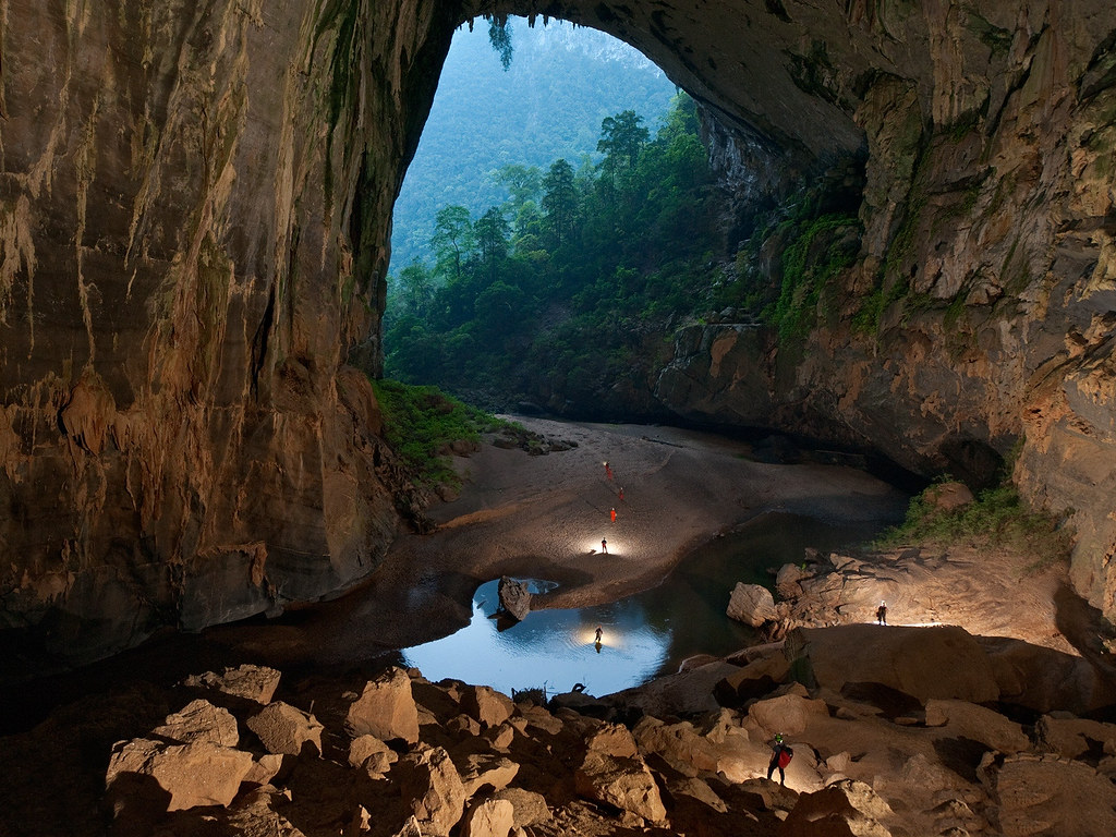 Son Doong, Vietnam 7 most fascinating caves around the world