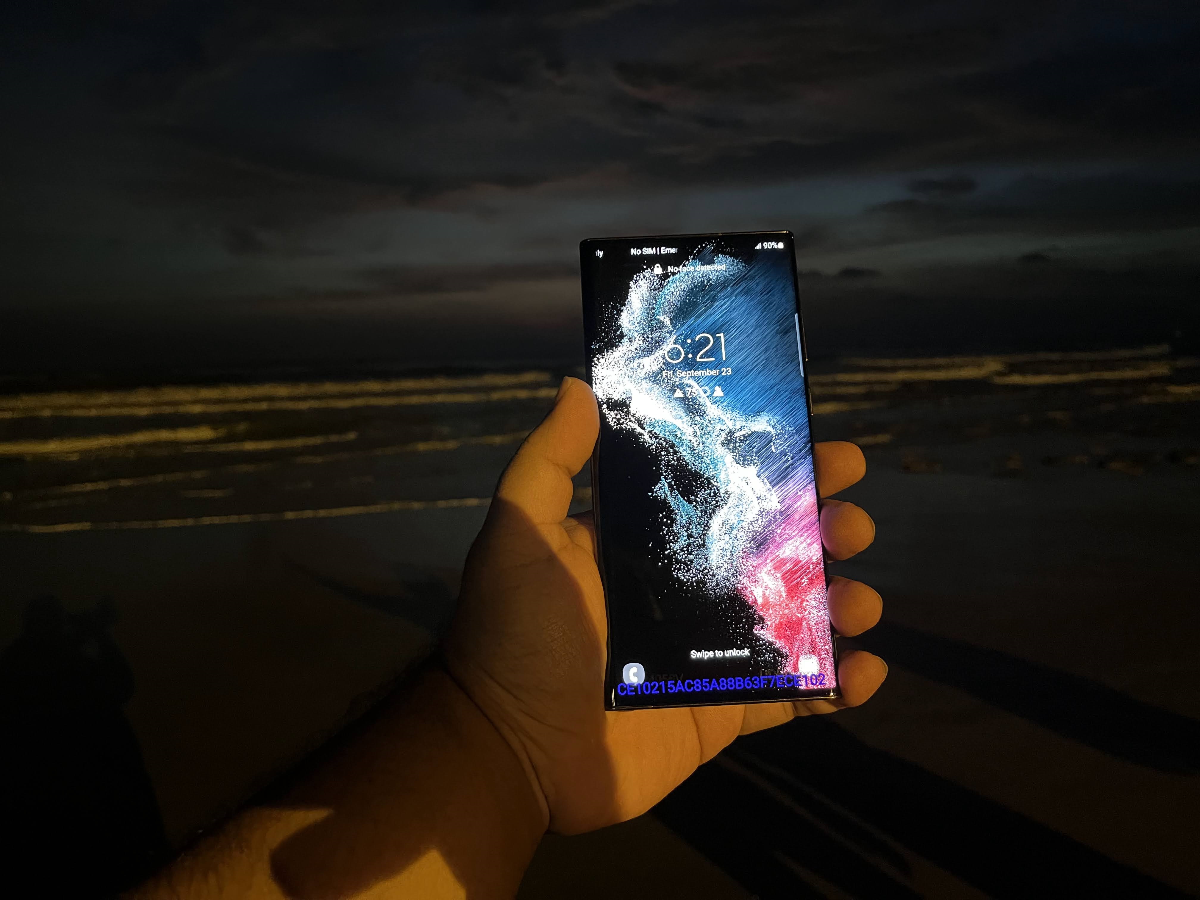 Samsung Galaxy S22 Ultra front.jpg