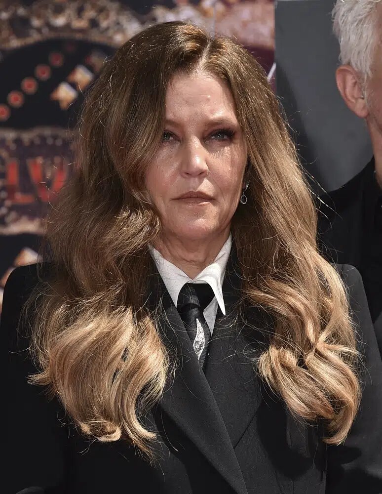 lisa_marie_presley_3_1.jpg