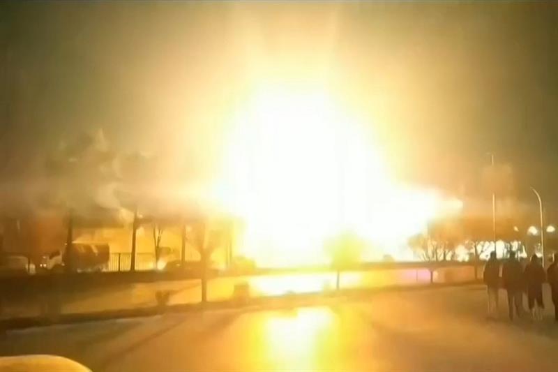 OP 1 BODY Fire at oil refinery in Iran - AFP