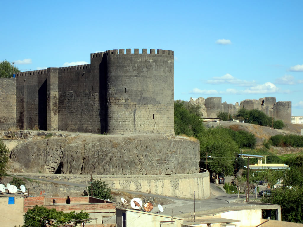 diyarbakir fortress Significance of the damaged historical sites in Syria and Turkey 