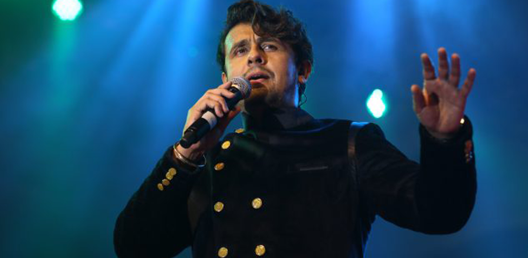 Sonu Nigam gets attacked in concert 