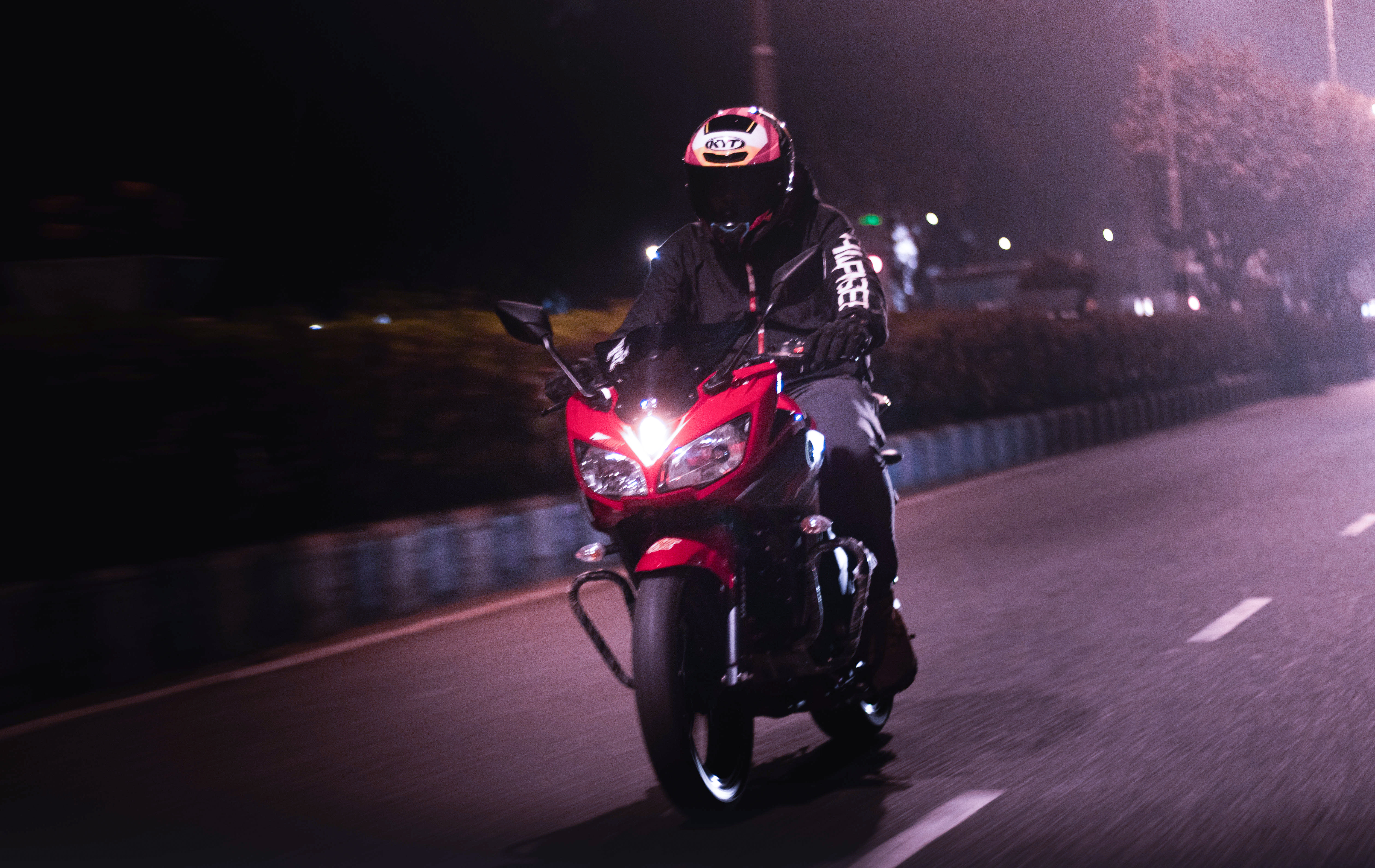 30 km/h speed limit for motorcycles: how logical is it?
