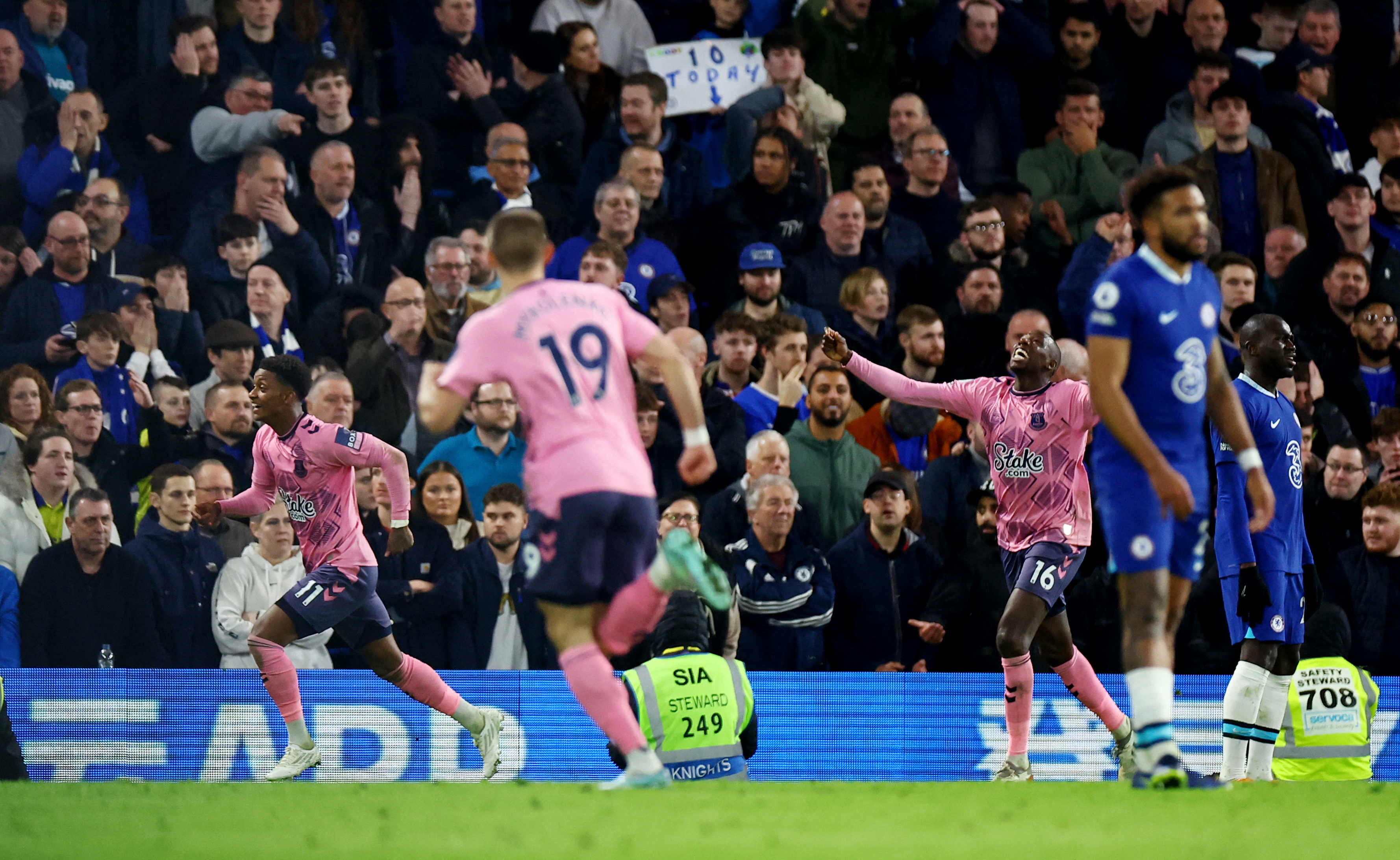 2023-03-18t192515z_393706191_up1ej3i1hy11o_rtrmadp_3_soccer-england-che-eve-report.jpg