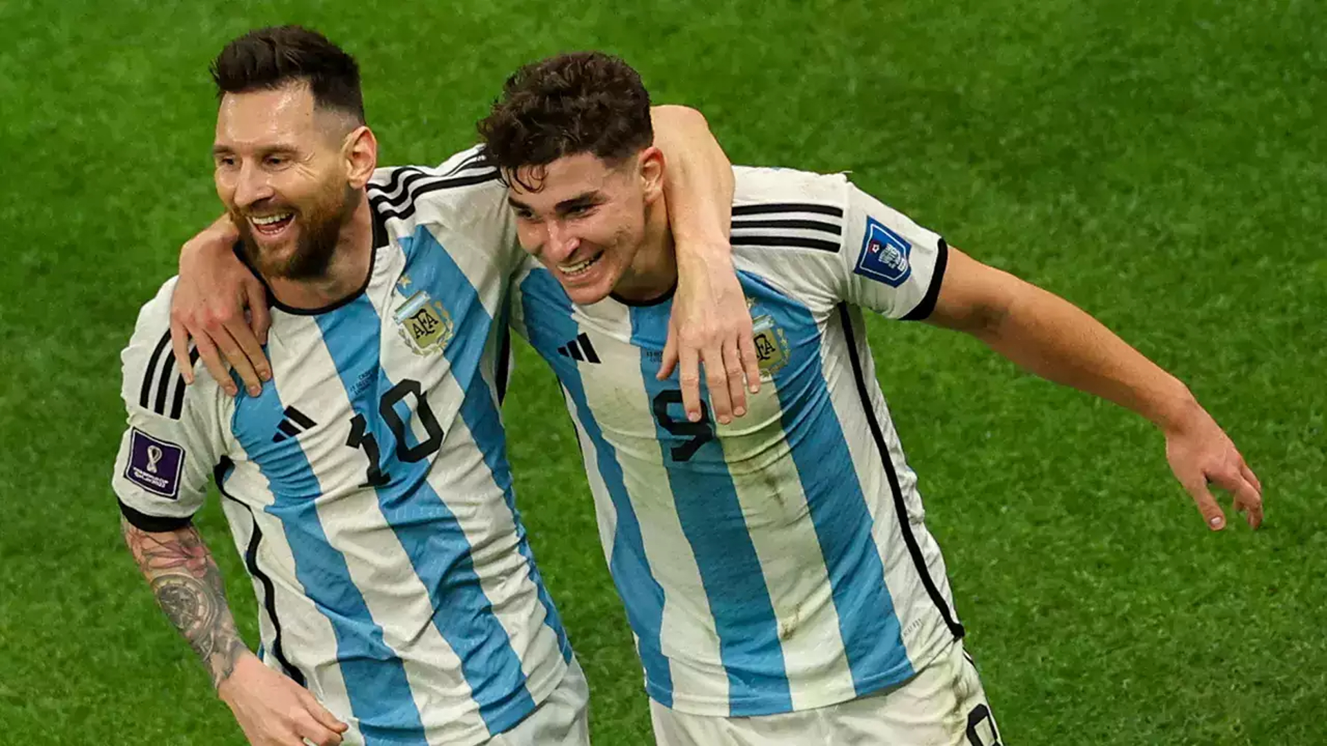 messi_and_alvarez.jpg