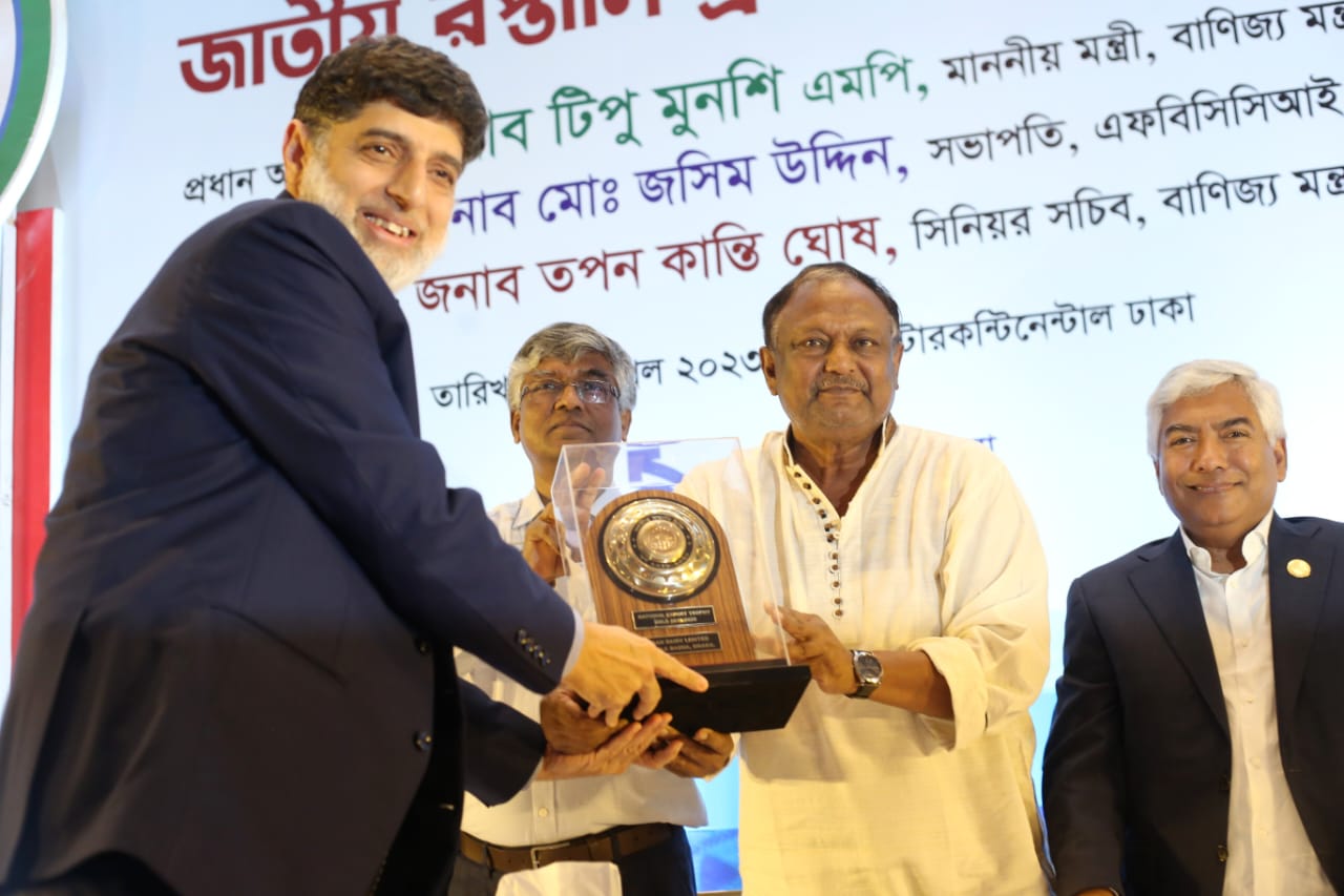 pran_receives_export_trophies.jpeg