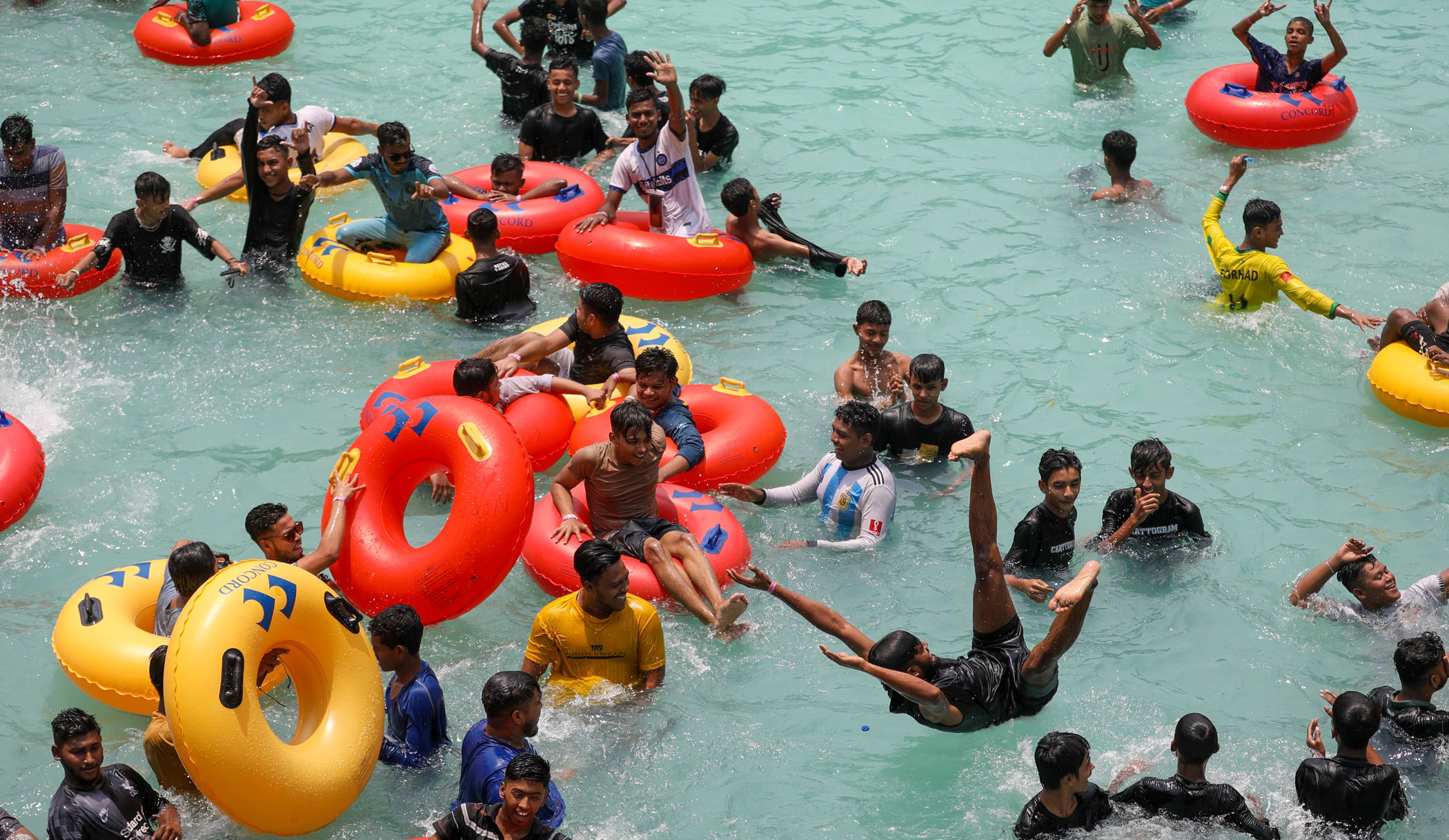 eid-holidaymakers-2.jpg